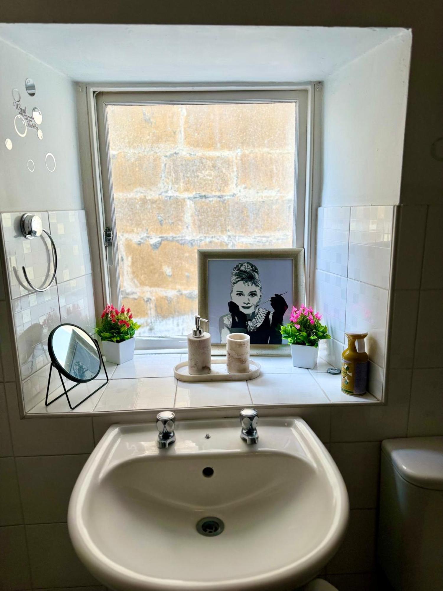 Beautiful Townhouse Next To Royal Victoria Park And Botanical Gardens Within Easy Walking Distance To Bath City Centre Экстерьер фото